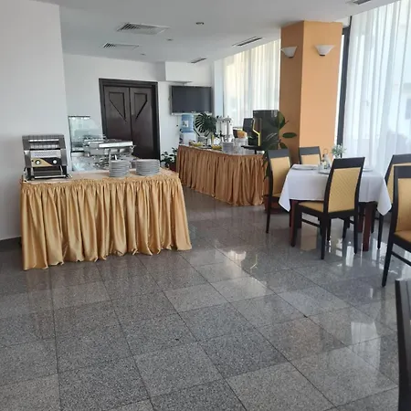 Отель Golden 3*